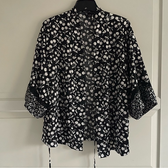 New! Victoria's Secret Black White Cherry Print Short Robe wrap Jacket 22967 - Picture 3 of 9